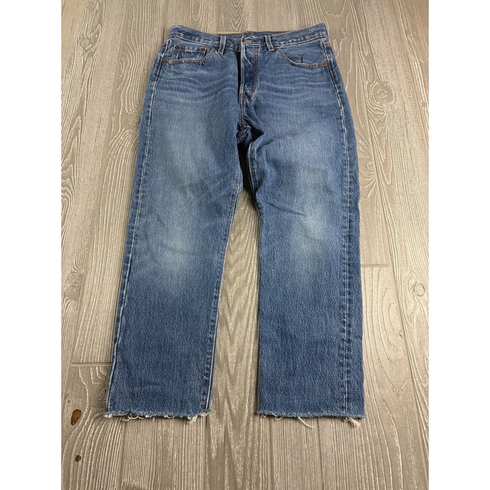 Levis Wedgie Straight Jeans Womens 29 Blue Medium Wash Distressed 24 Inseam